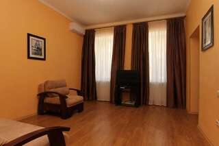 Апарт-отели Апарт-отель на Преображенской 24 Одесса Апартаменты с балконом-2