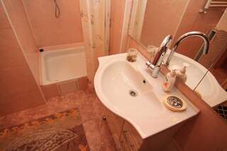 Апарт-отели Апарт-отель на Преображенской 24 Одесса Стандартные апартаменты — ул. Софиевская, 30-6